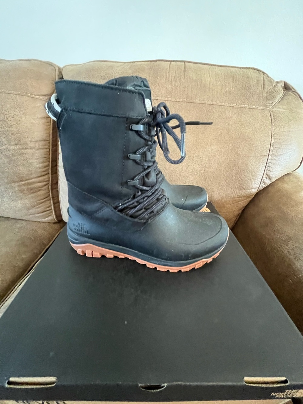 Women's The North Face Yukon’s mid snow boot. Size 9. Brand New in box